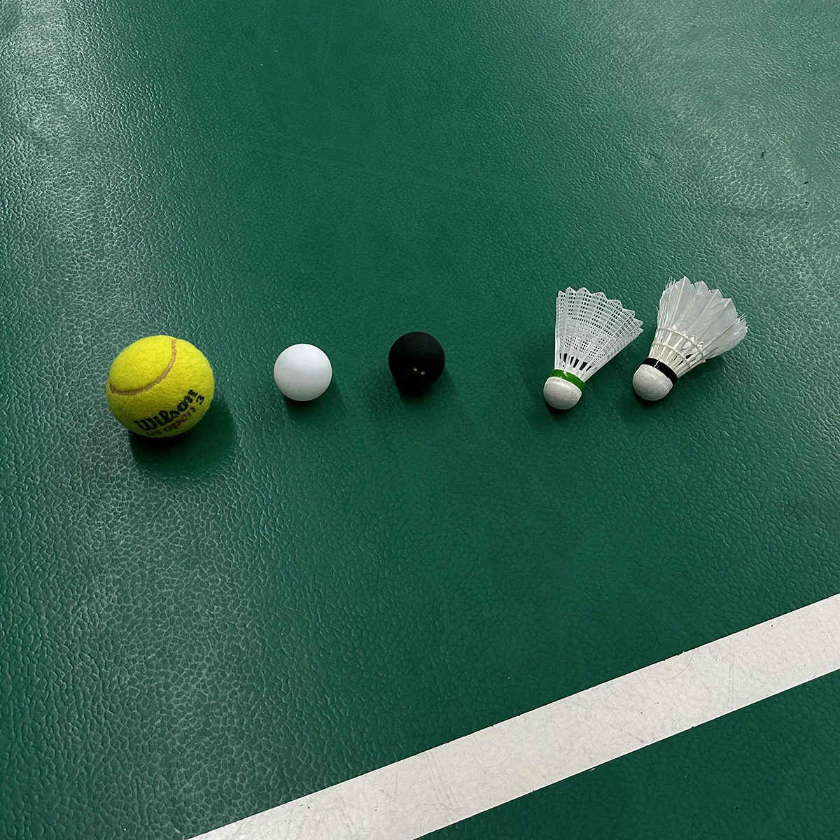 Piłki i lotki do czterech dyscyplin racketlonu